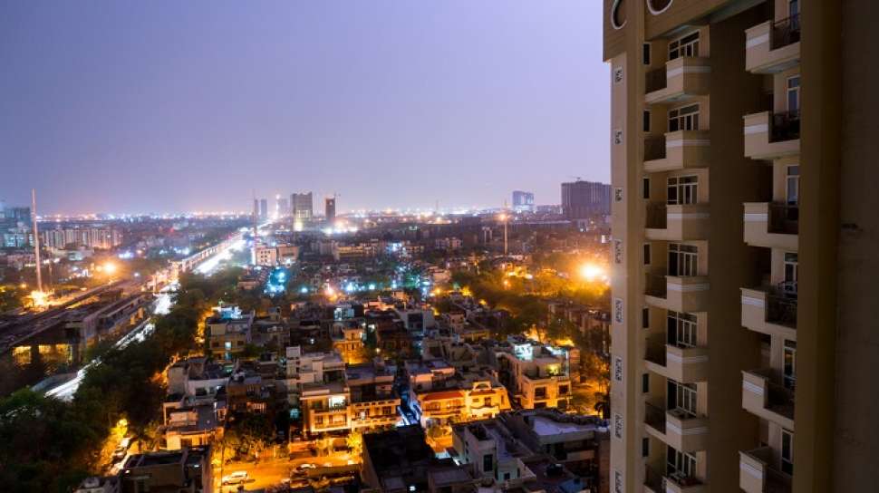 Pemandangan udara dari New Delhi yang megah, menampilkan kepadatan kota yang mengesankan dan arsitektur yang mencolok