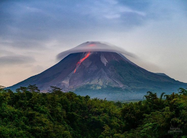 Keaktifan Gunung Merapi: Fenomena Alam yang Mengagumkan dan Mengancam