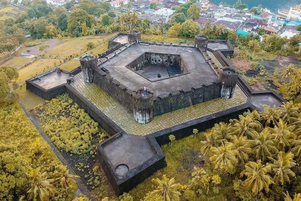 Belgica Fort: Where Strategic Colonial Design Meets Stunning Scenery