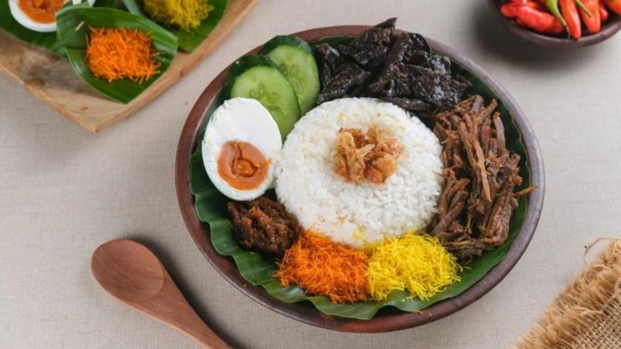 Nasi Krawu: Rahasia Nikmat, Cerita Seru, dan Tips Makan Paling Mantul!