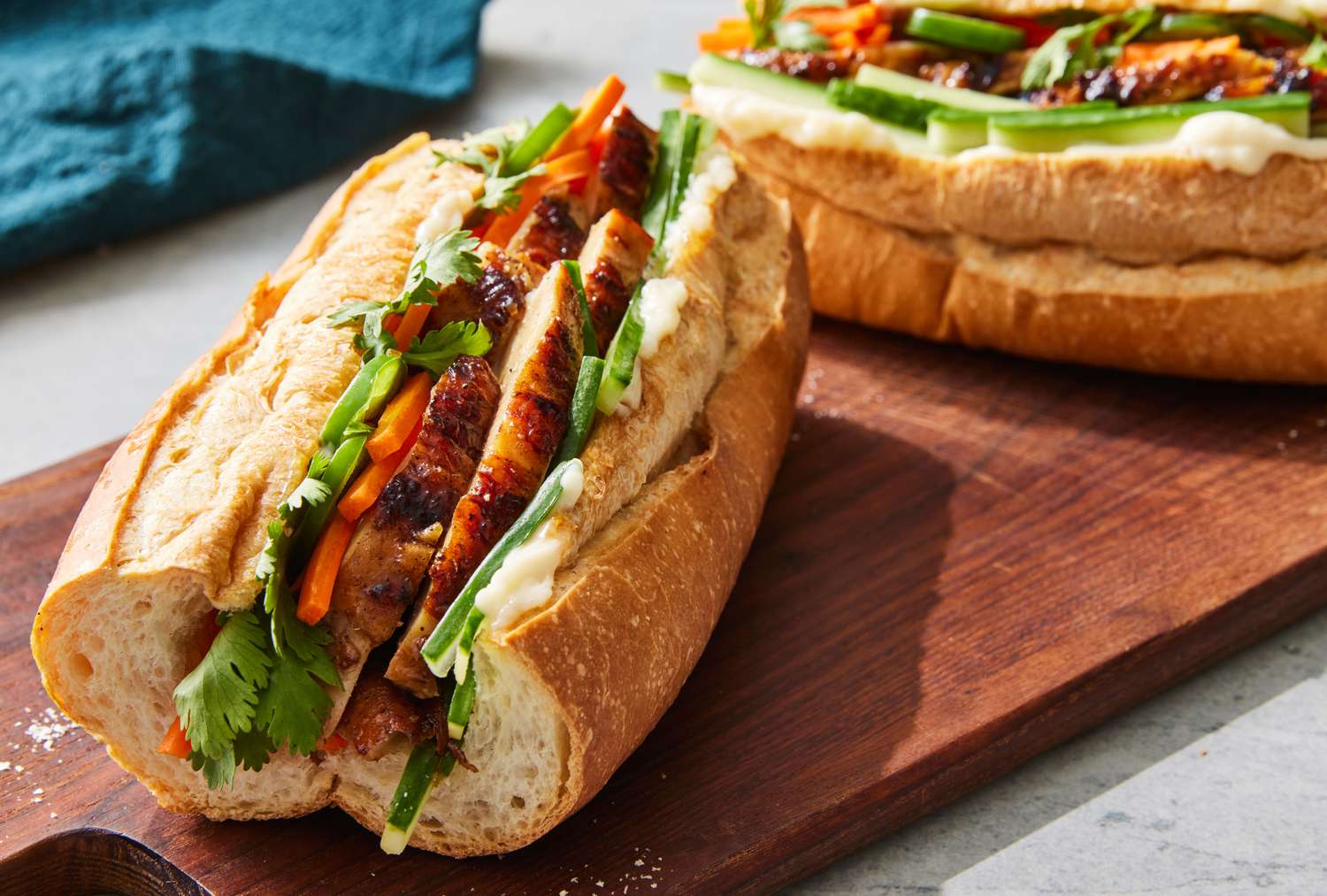 Banh Mi: Roti Ikonik Vietnam yang Mendunia