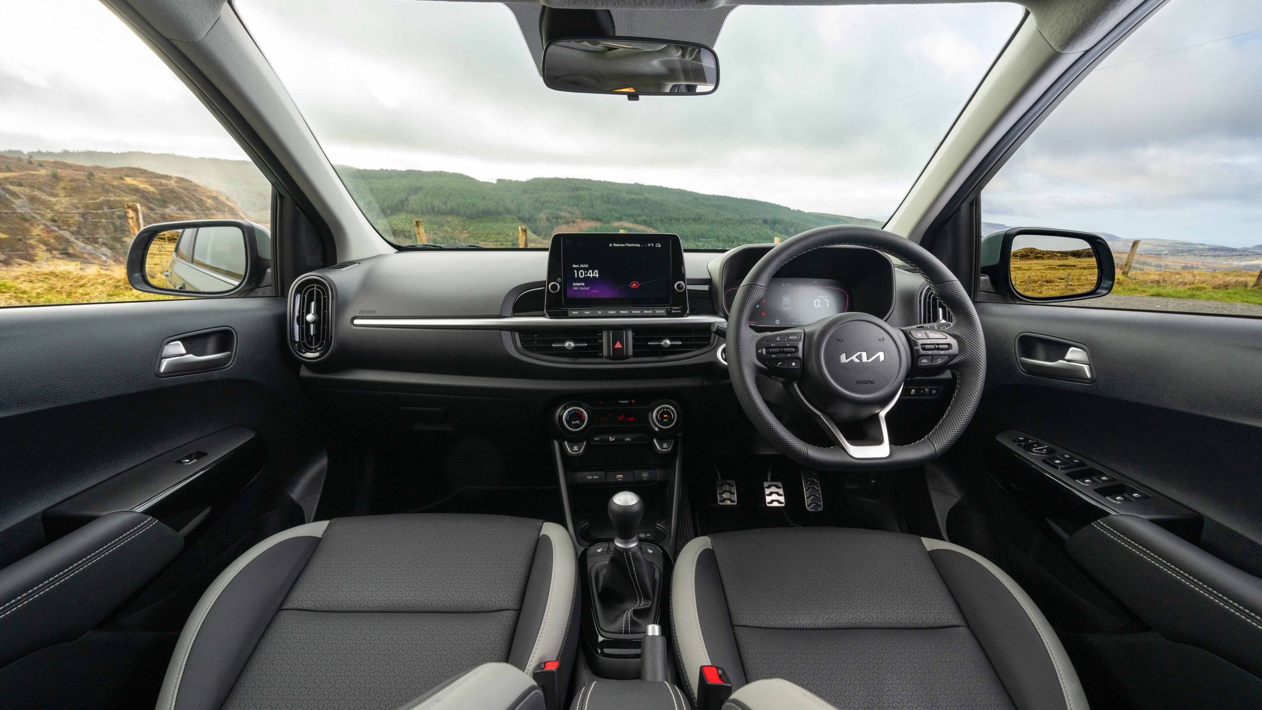 Fitur Hiburan dan Teknologi