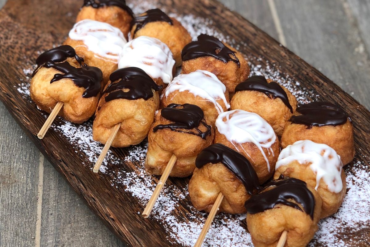 Asal-Usul dan Popularitas Donat Sate Coklat