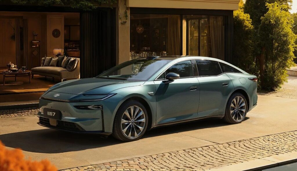 Estetika Futuristik Toyota bZ7 dengan Sentuhan Hammerhead Design